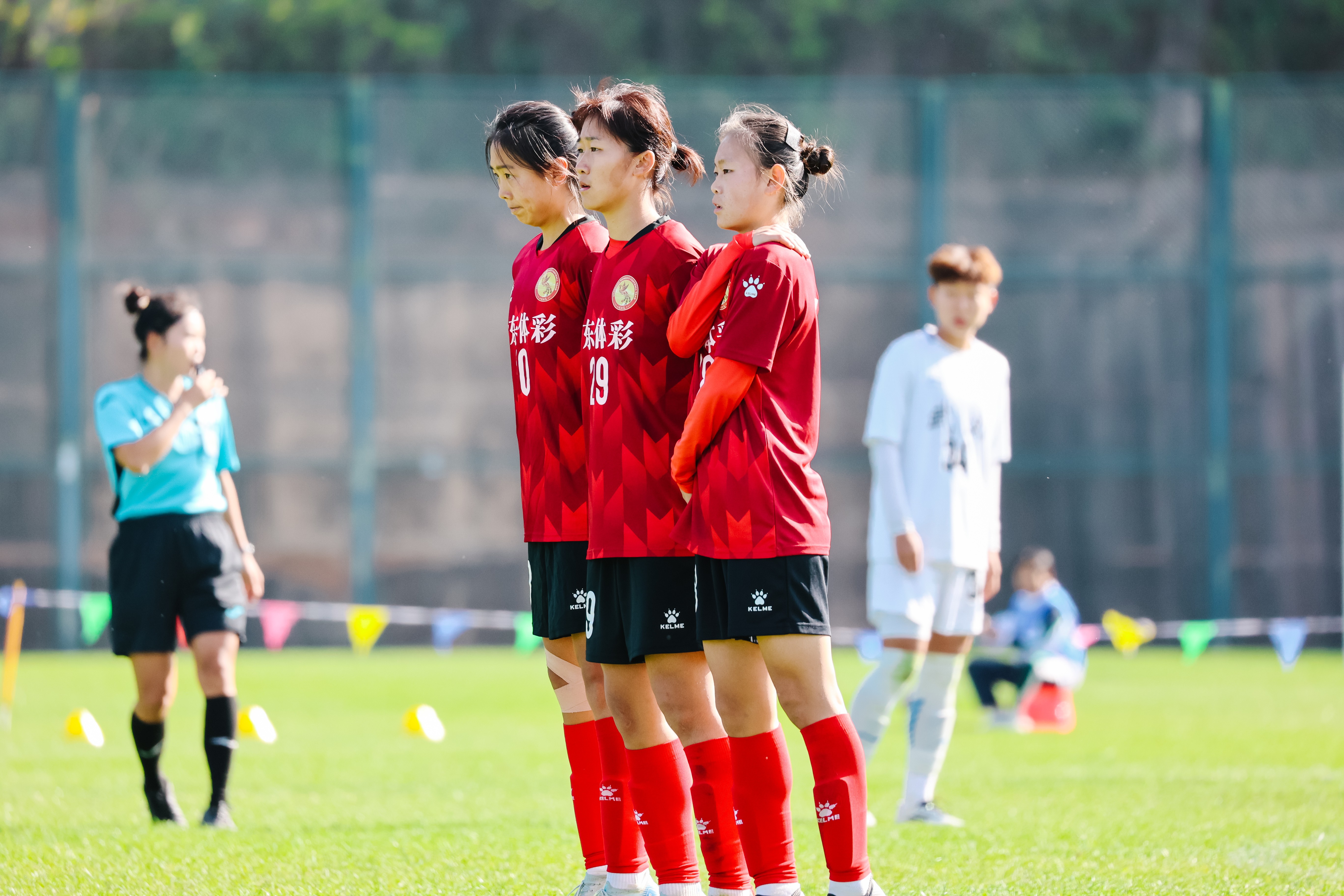 青少年女子足球赛事备受关注