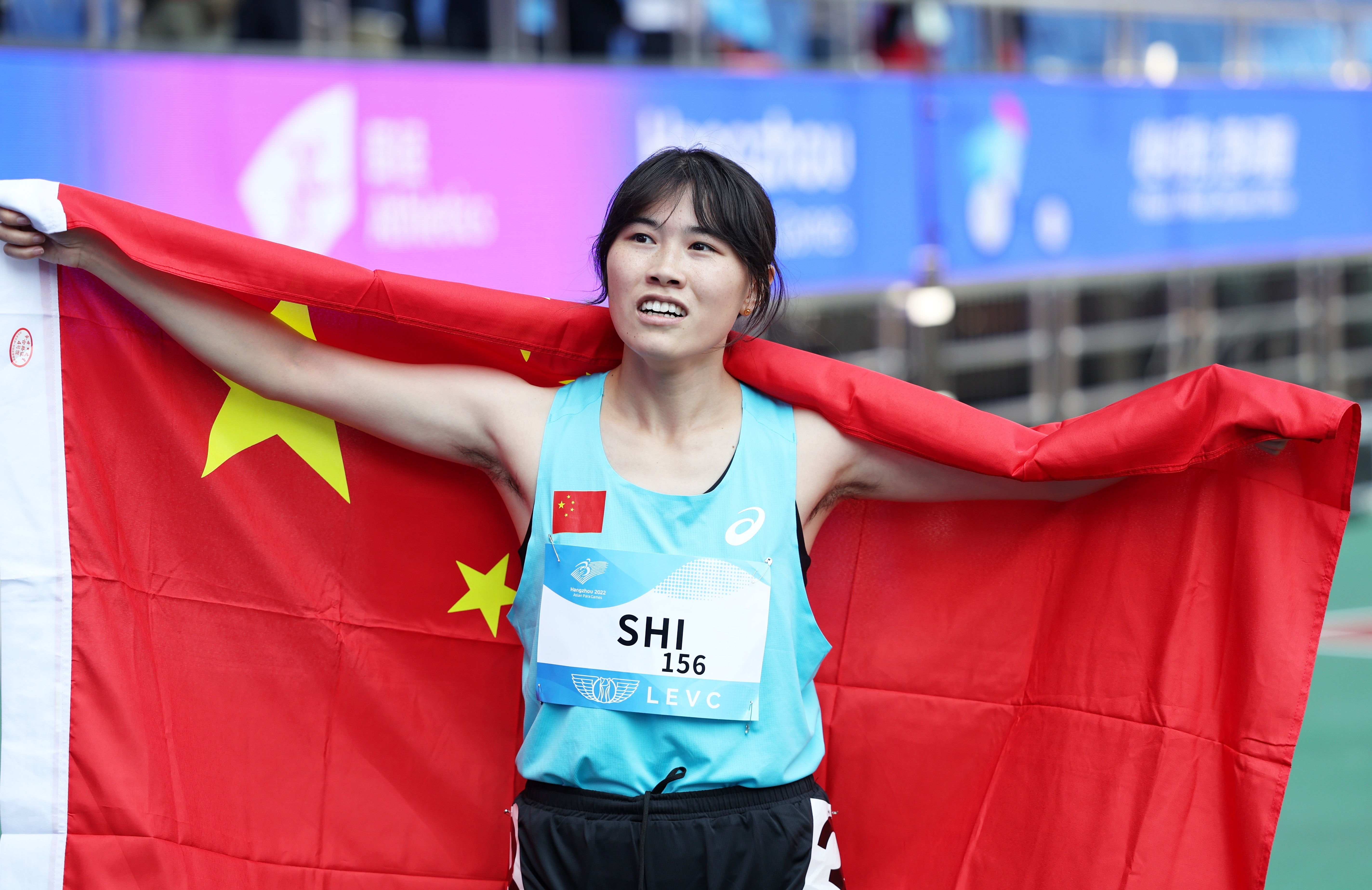 包含法国田径选手刷新世界纪录，称霸赛场的词条