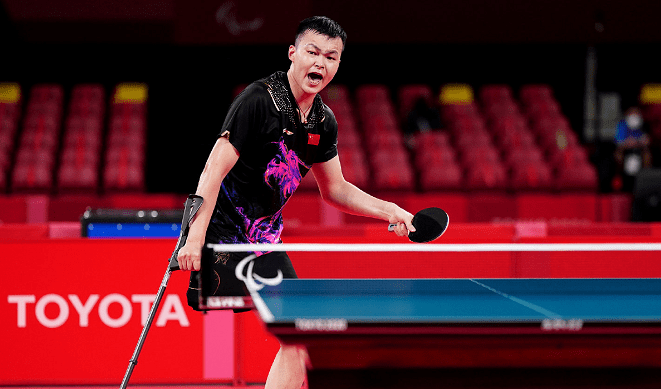 乒乓球比赛中荷兰队斩获奖牌