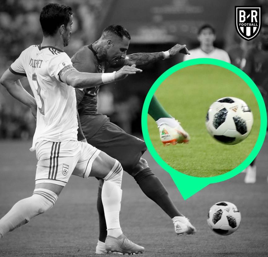 快速传球，球队连续进攻成功战胜对手