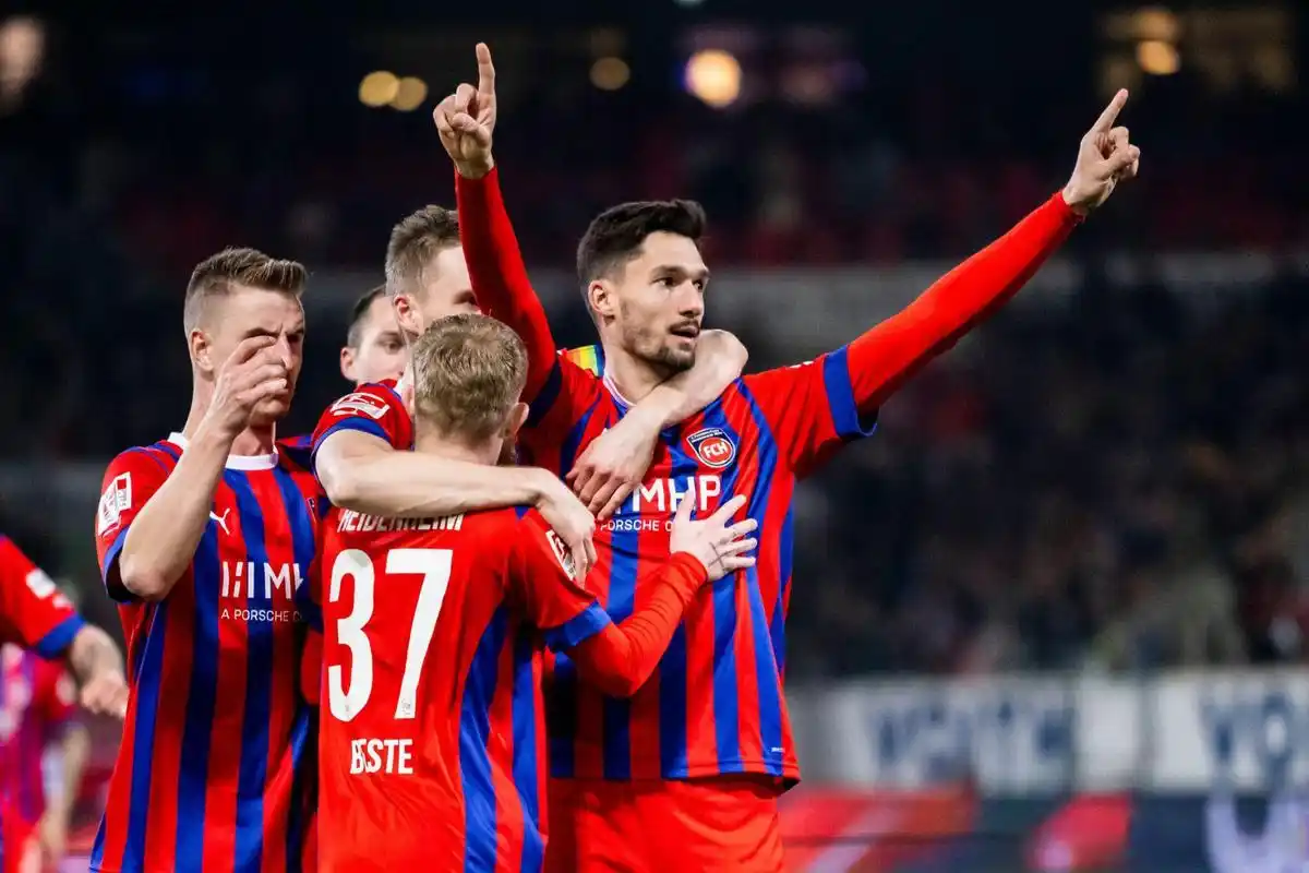 霍芬海姆大胜对手，取得胜利