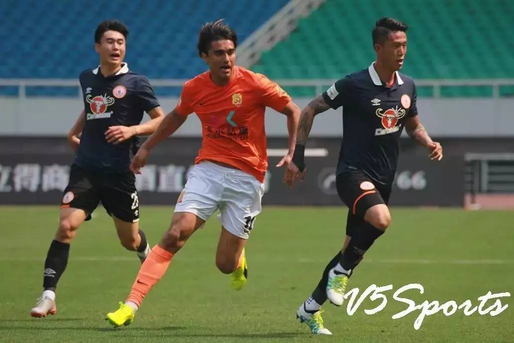 爱游戏官网-忠诚战：武汉卓尔与南昌八一交锋厮杀的简单介绍