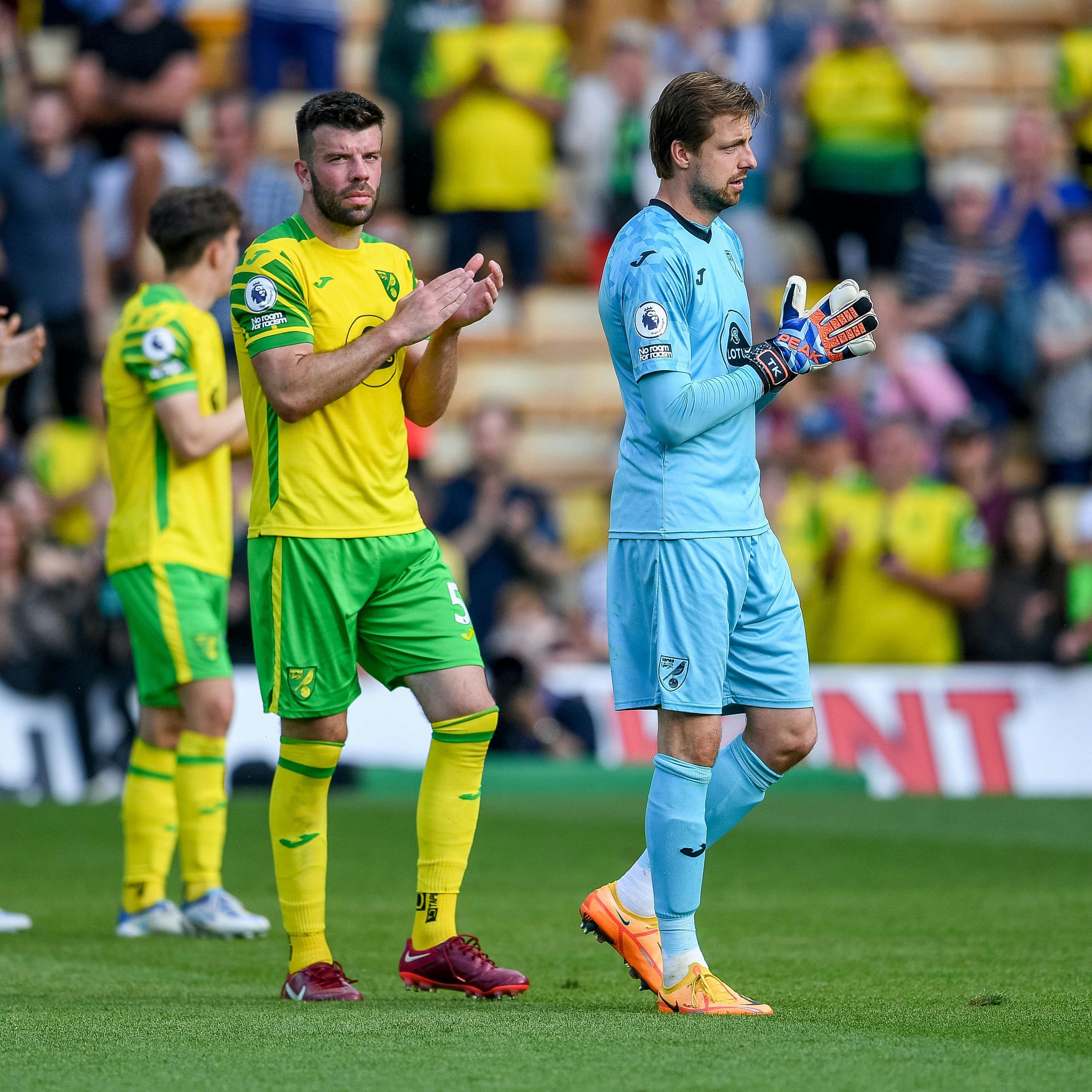 诺里奇主场胜利,球迷欢呼不已 诺里奇主场胜利,球迷欢呼不已