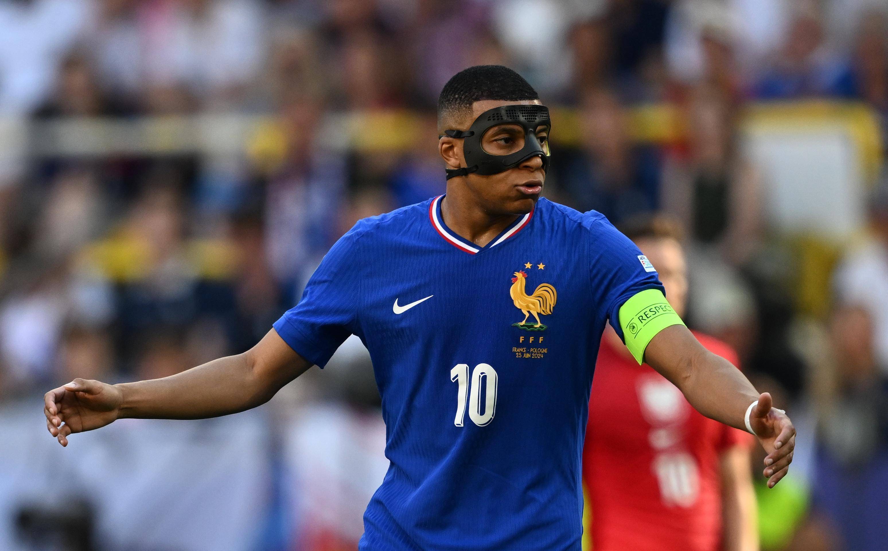 法国队狂胜对手，实现全面胜利