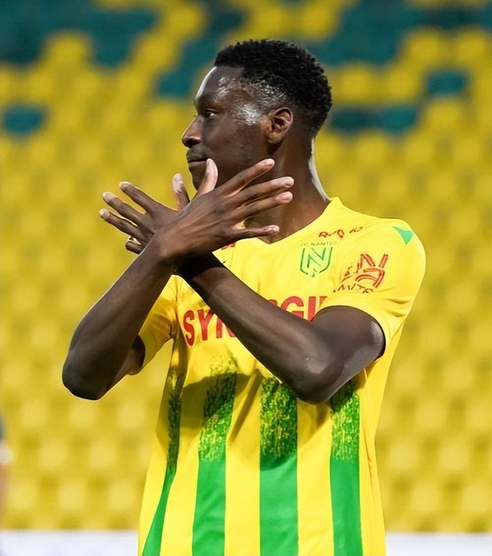 法国国脚膝盖严重受伤,赛季末可望复出的简单介绍 法国国脚膝盖严重受伤,赛季末可望复出的简单介绍