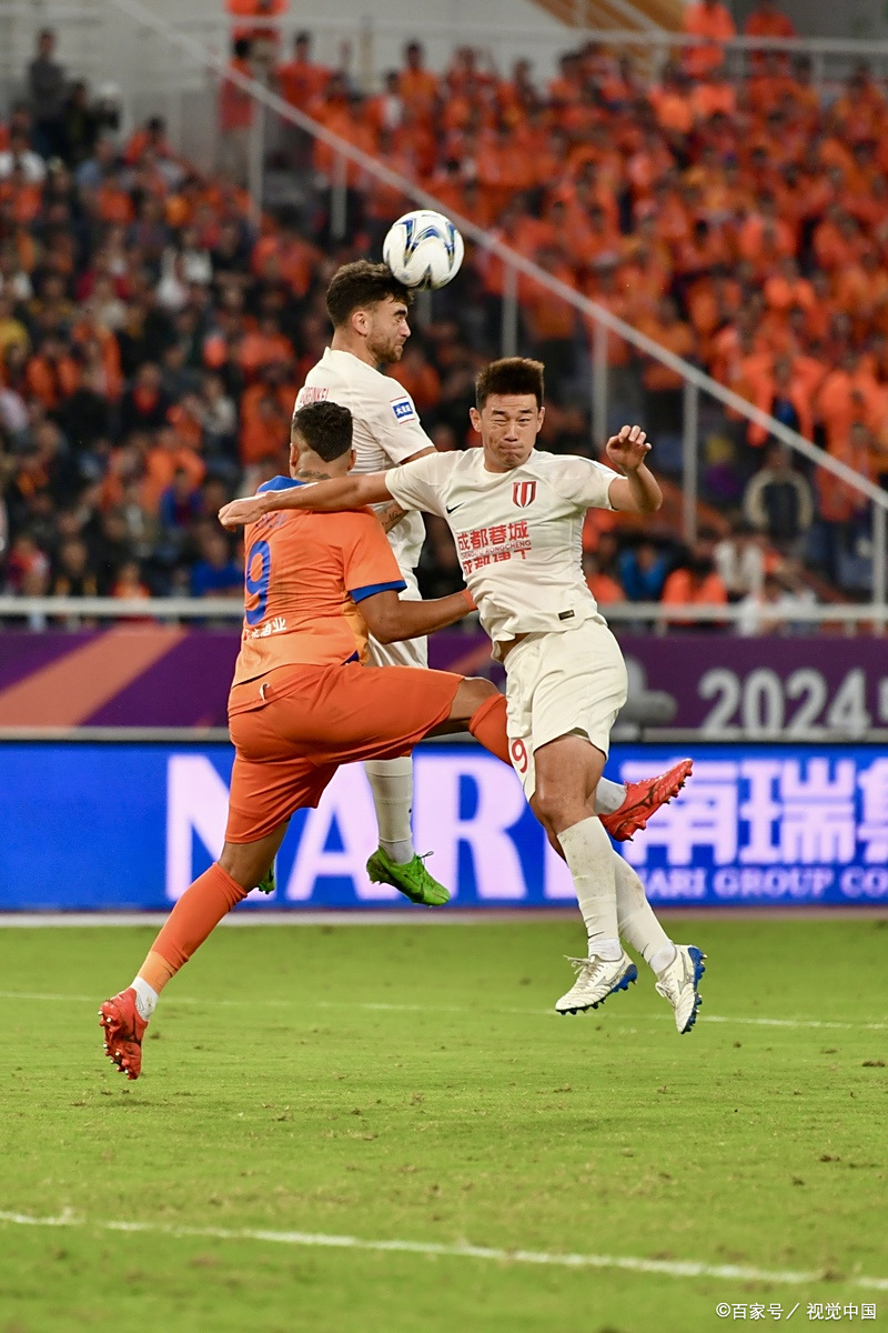 爱游戏官网入口-外援球员飞来，球队冲击冠军彩排