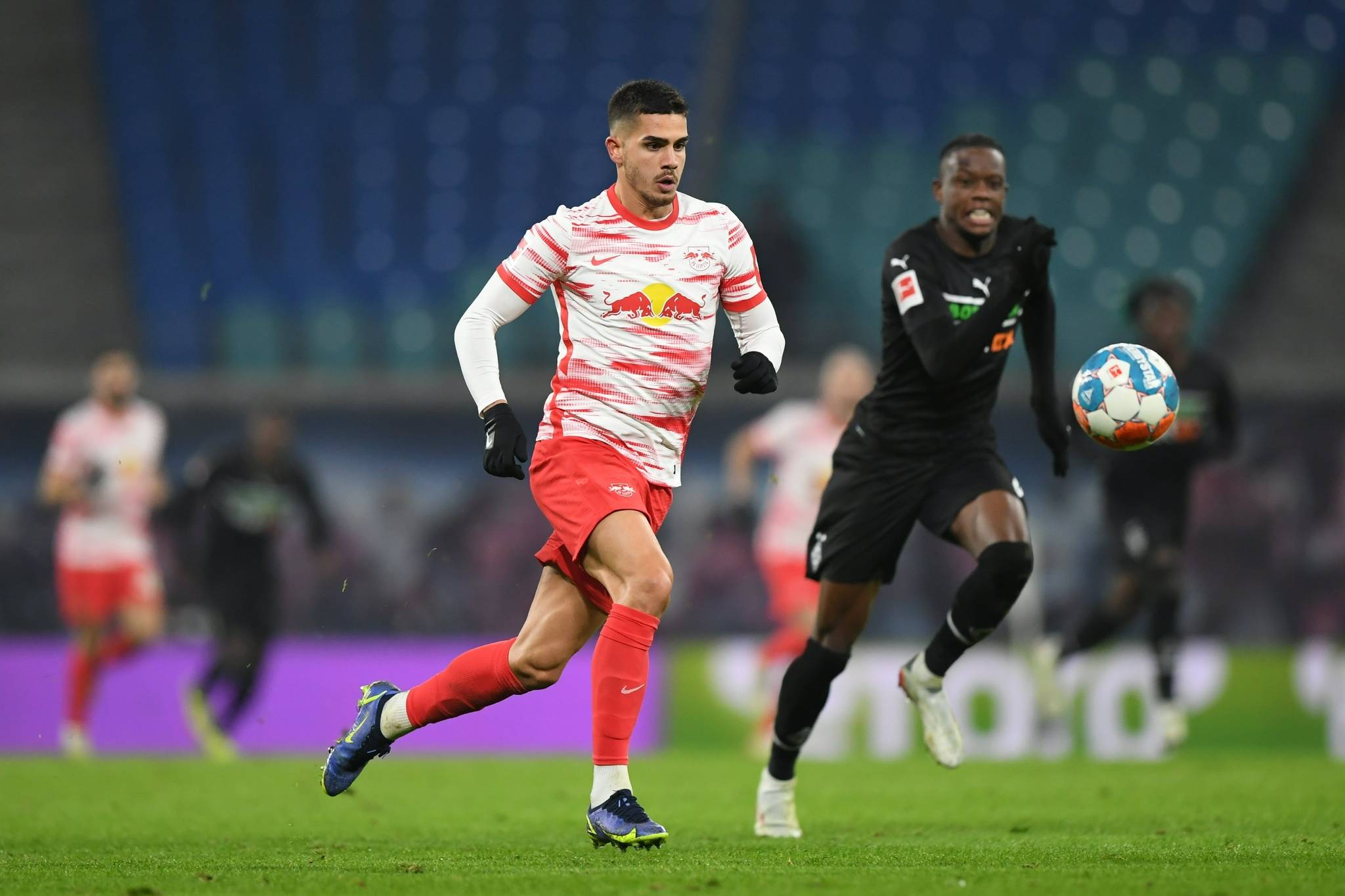 包含莱比锡红牛爆冷胜出：领跑积分榜的词条