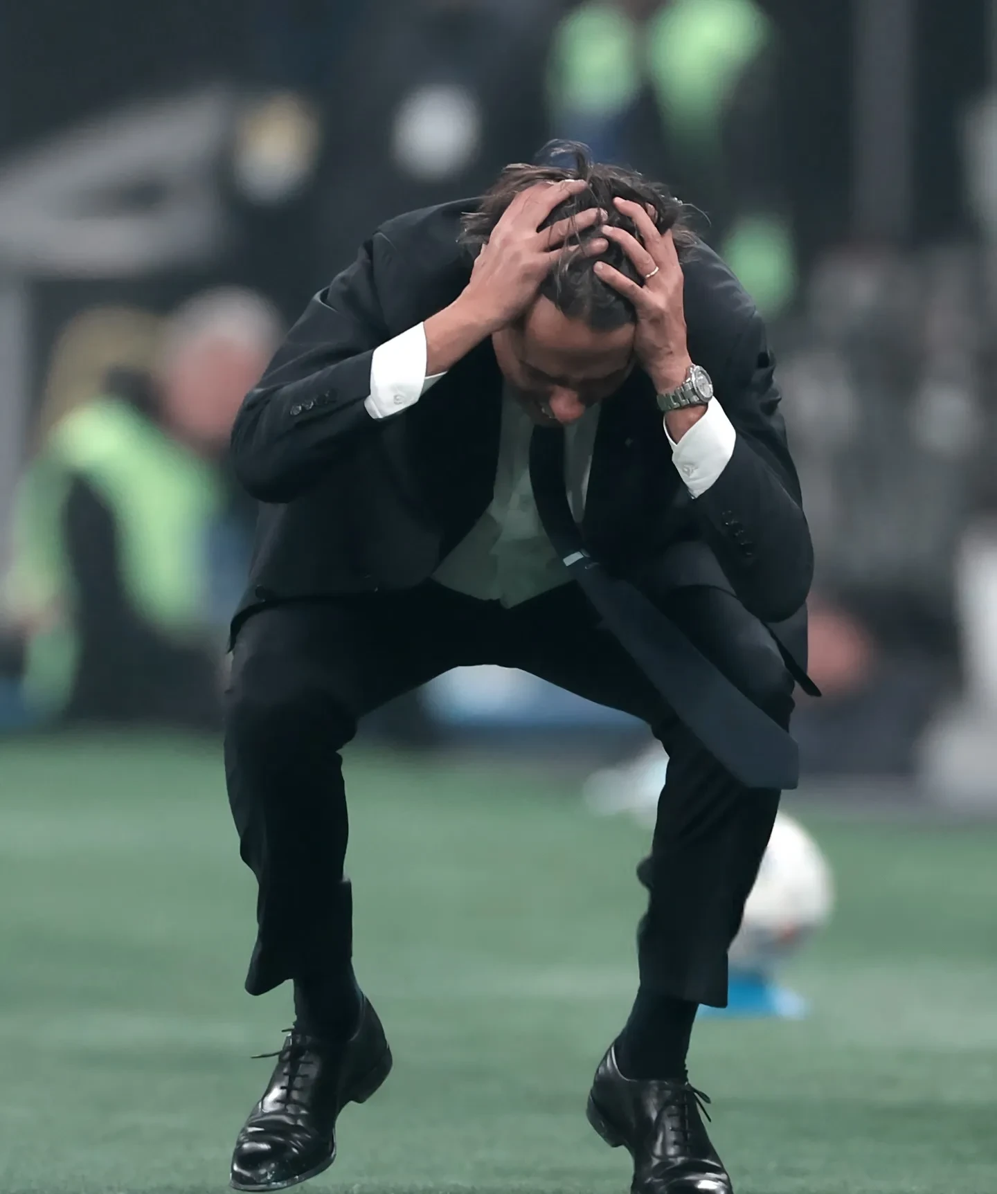 爱游戏在线-关于巴黎后卫受伤退出赛场，球队震动不已的信息