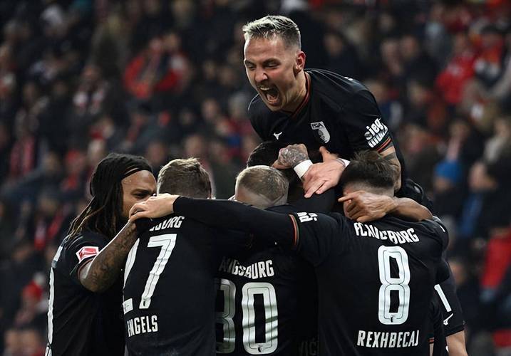 包含奥格斯堡逆转获胜，继续保持全胜势头的词条