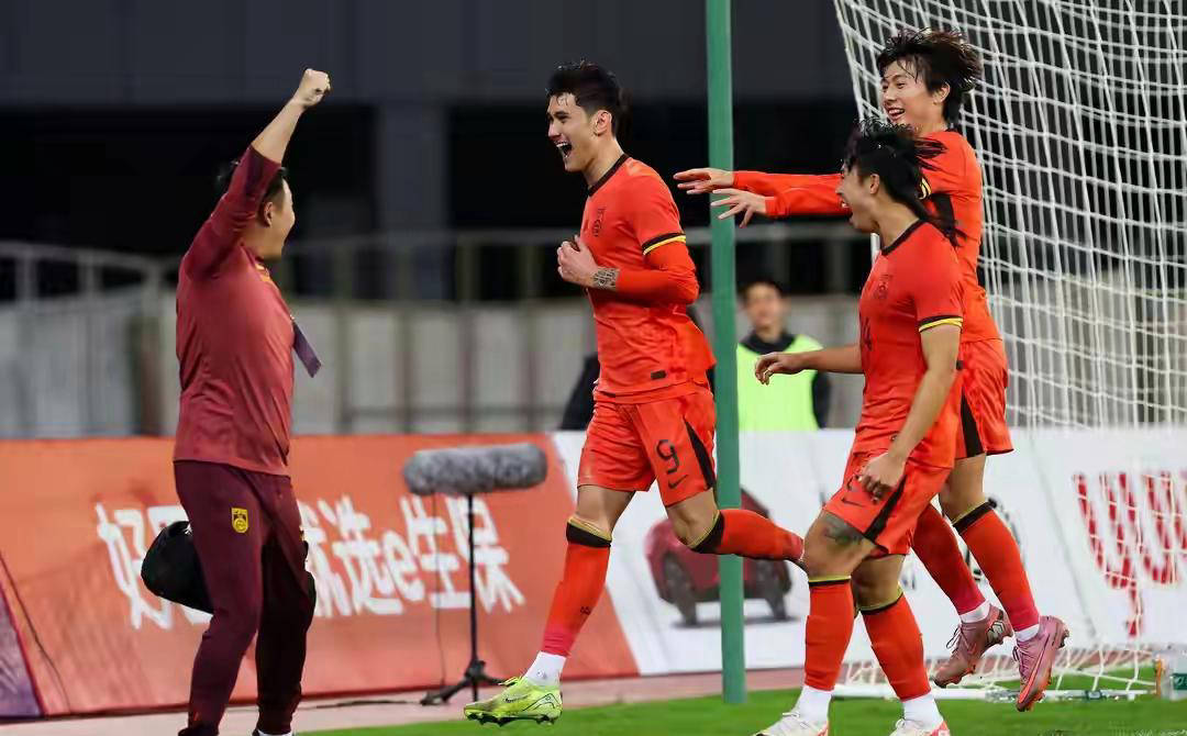 包含精彩进球引发热烈讨论,球迷狂热支持的词条 包含精彩进球引发热烈讨论,球迷狂热支持的词条